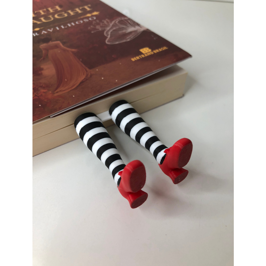 Marcador de Página Perninhas – Meia Listrada e Sapato Vermelho | Super Divertido