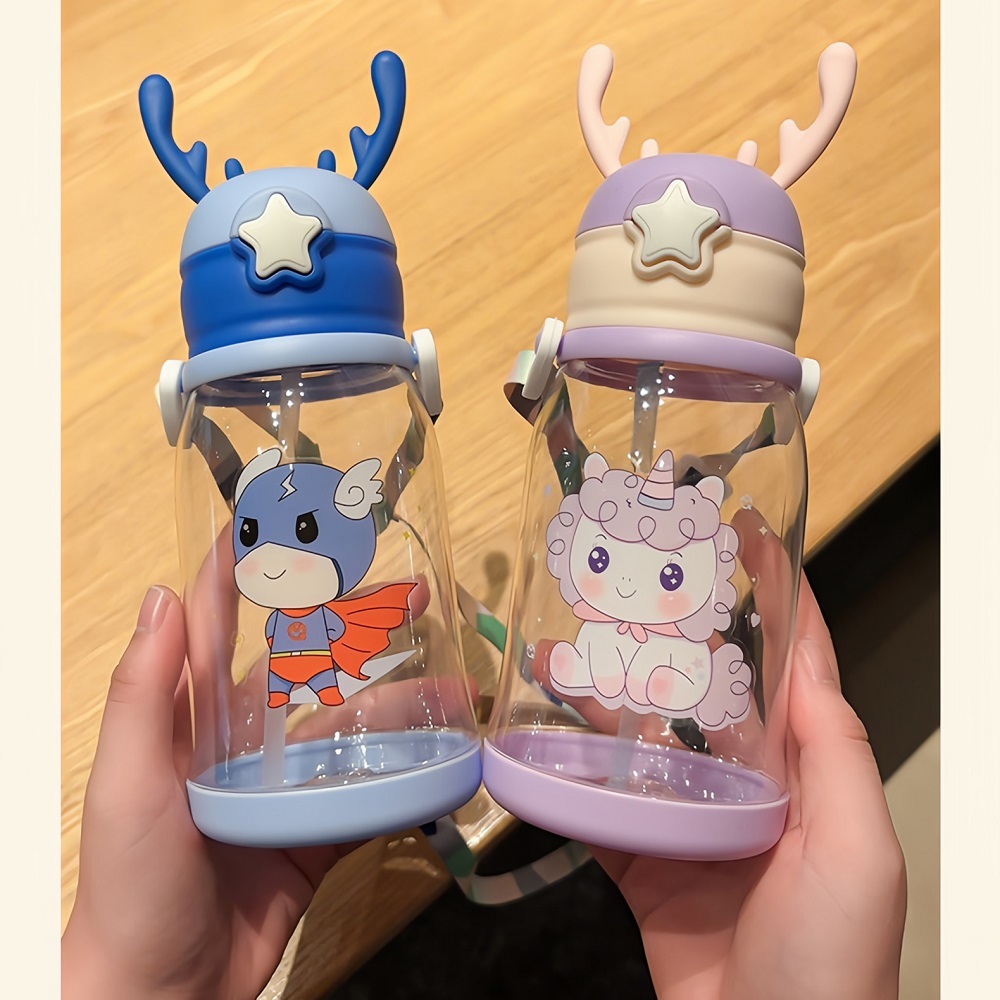Garrafa Infantil 600ml com Alce, Canudo, Cordão e Botão Mágico – Portátil Antivazamento