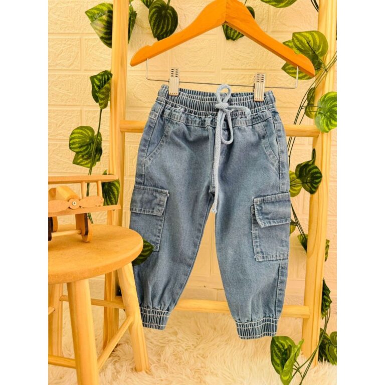 Calça Jeans Jogger Infantil com Bolsos Laterais  