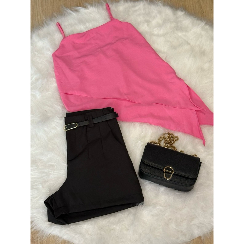 Conjunto Elegante de Short Alfaiataria Com Bolso e Cinto de Brinde Mais Blusinha Assimetrica Modinha