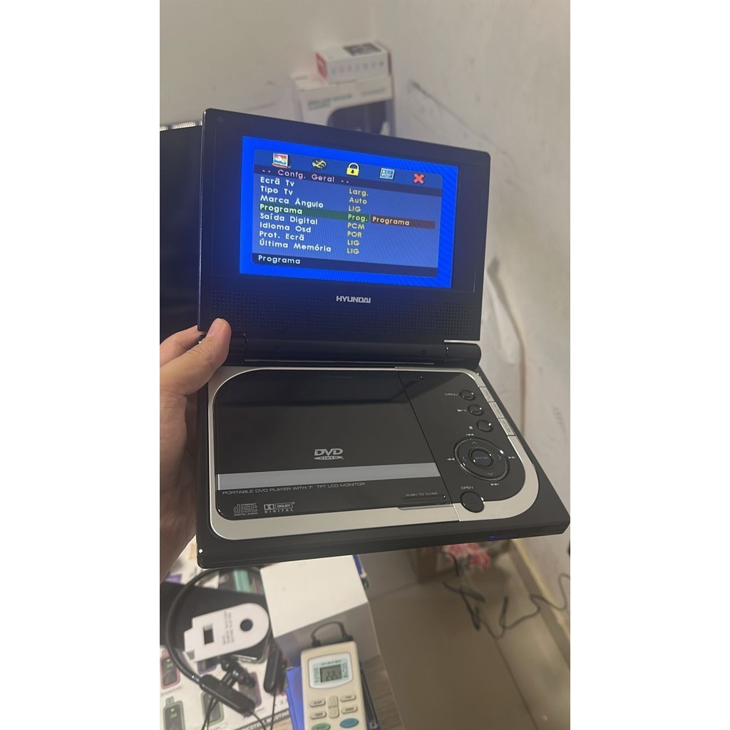 DVD Player Portatil Hyundai Com Tela 7 / USB / SD / MMC /CD MP3/ BIVOLT- fone de ouvido, caixa de so