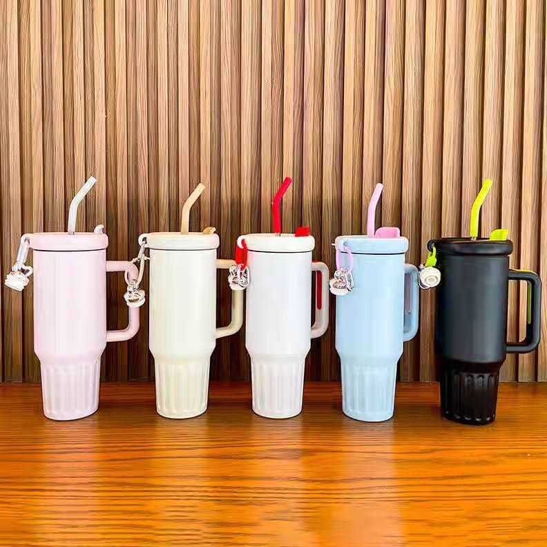 Novidade  Copo Térmico 1200 ml Com Canudo Material Inoxidável Tampa 2 Funções Alça Aberto ou Fechado