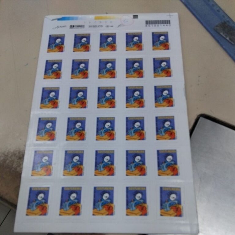 Cartela com 30 selos Costureira de 5 centavos