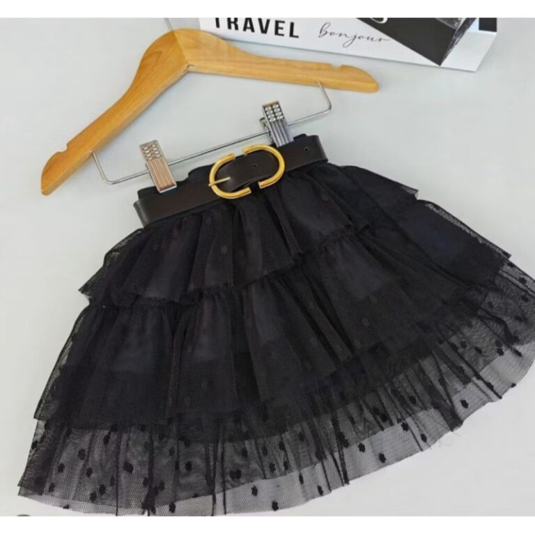 Saia infantil de tule com camadas