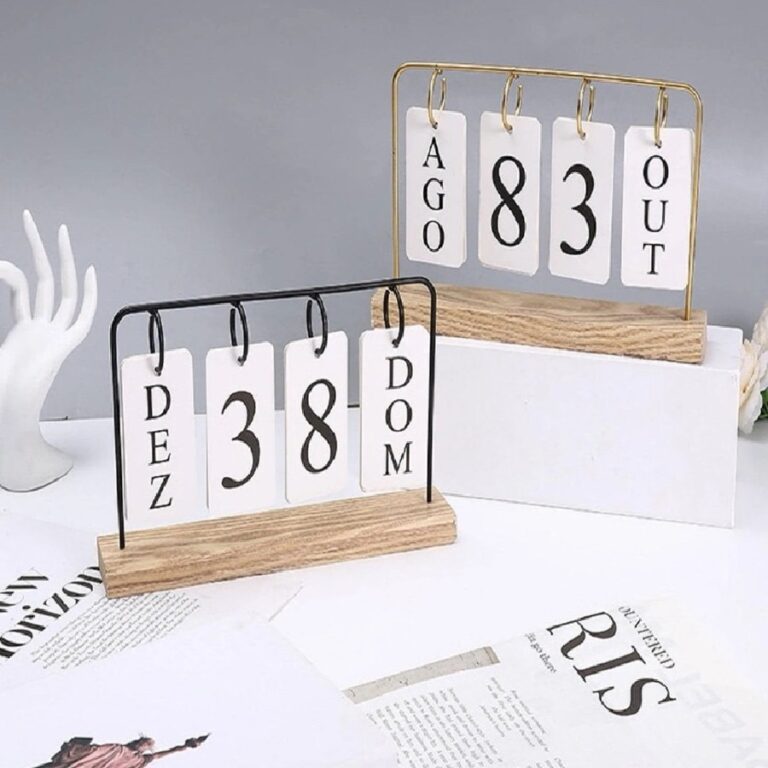 Calendário De Mesa Decorativo Com Plaquinhas Rose