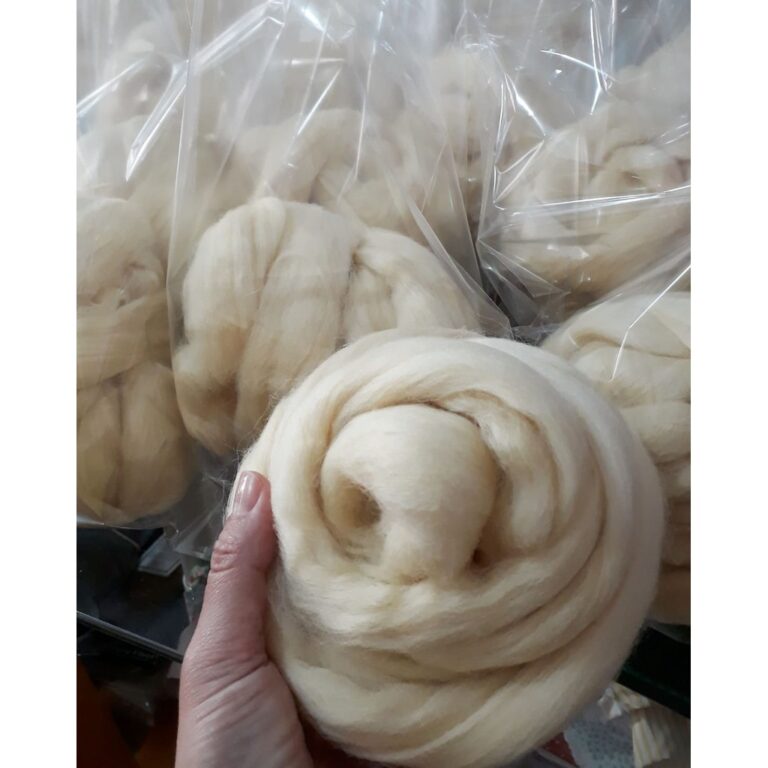Lã Natural Penteada Crú – 50 gramas