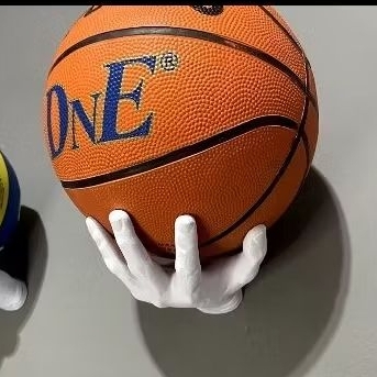Suporte para Bola de Basquete em Formato de Mão &