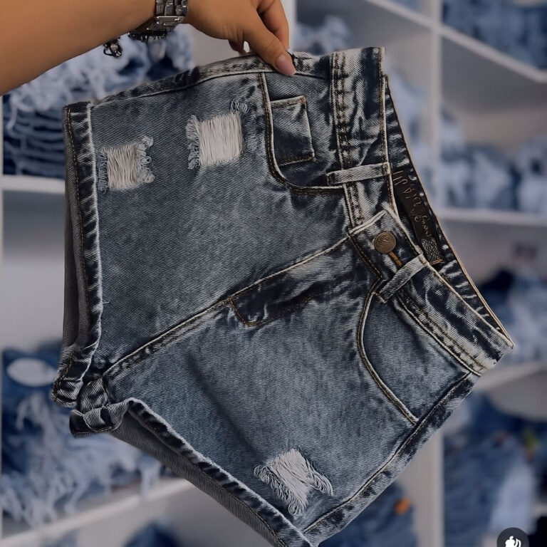 Short Jeans Feminino Cintura Alta Barra Virada Sem