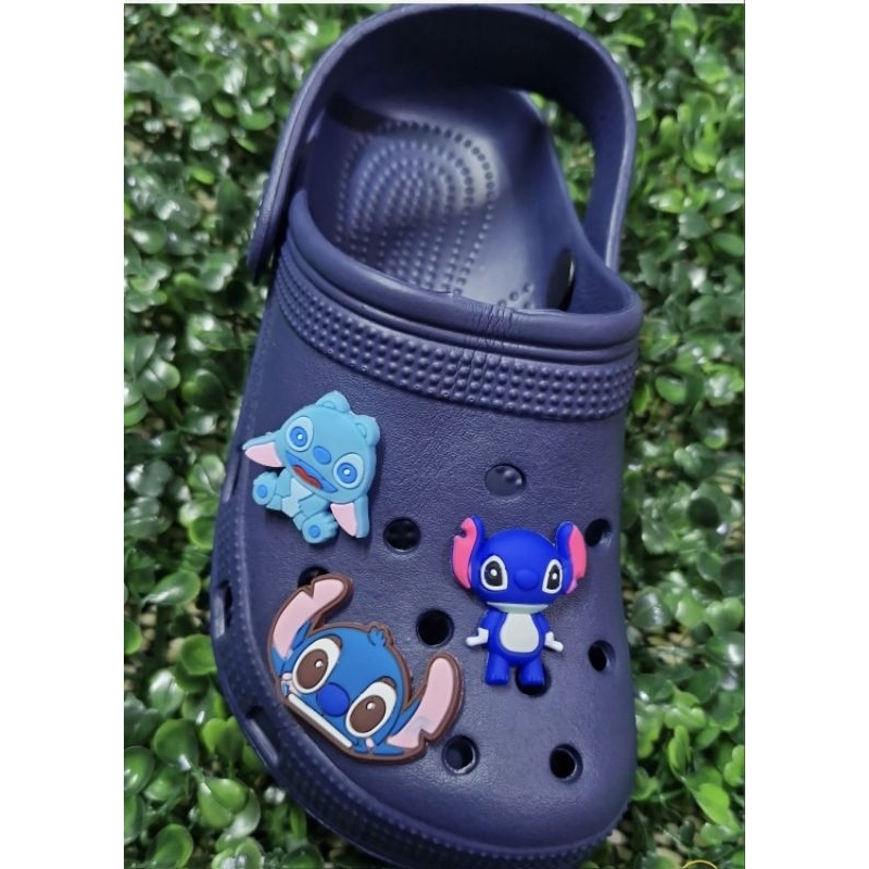babuch sandalia infantil com alça pins de personagem aleatorios