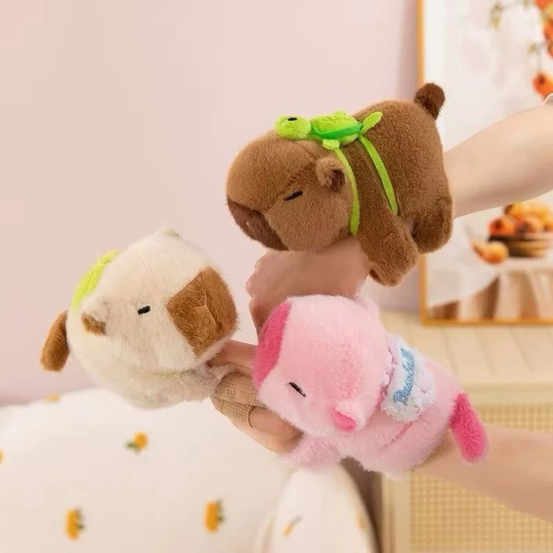 Pulseira Capivara de Pelúcia e Mochila de Tartaruga – Brinquedo Infantil