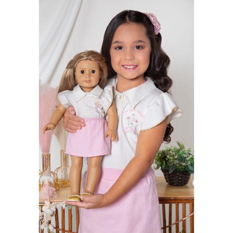 Blusa Polo Branca em Cotton – Meninas e Bone