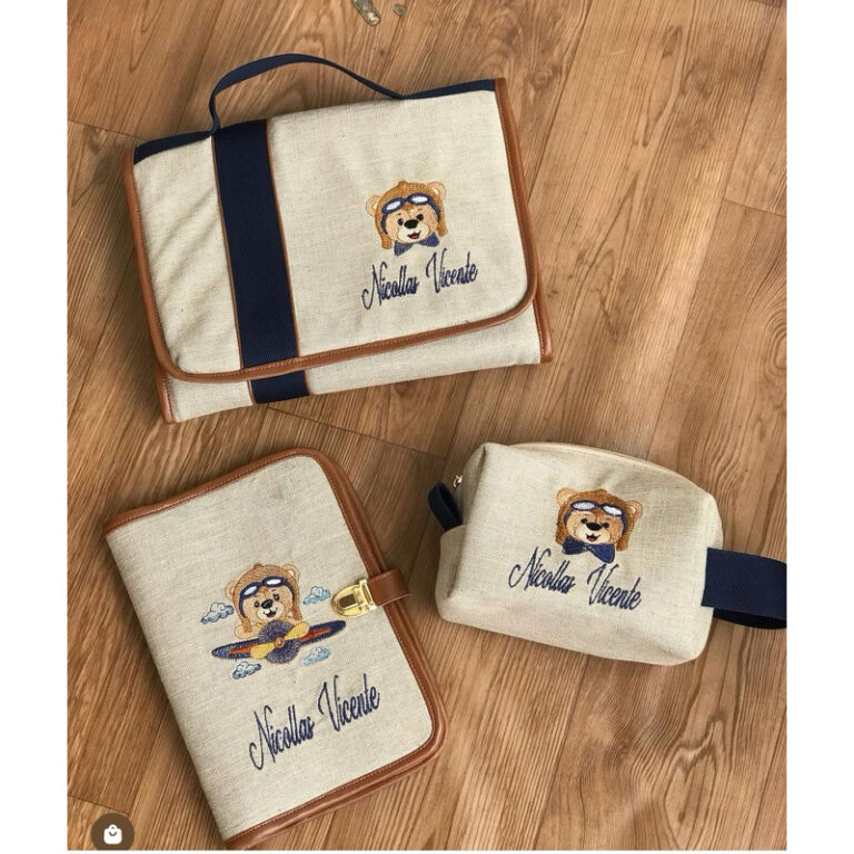 kit com Trocador, necesser e capa pra caderneta de