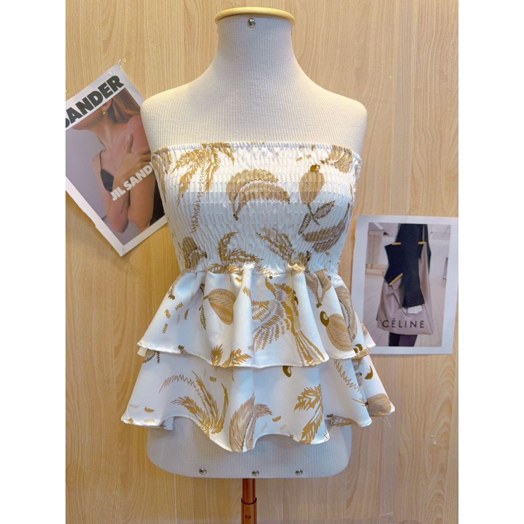 Blusa feminina de viscose sem mangas e sem alças com bainha franzida,