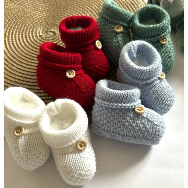 Sapatinhos de Tricô Liso para Bebê 0 a 3 Meses v