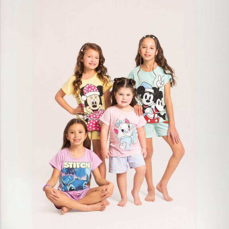 Pijama Menina Brilha no Escuro Personagens Infanti