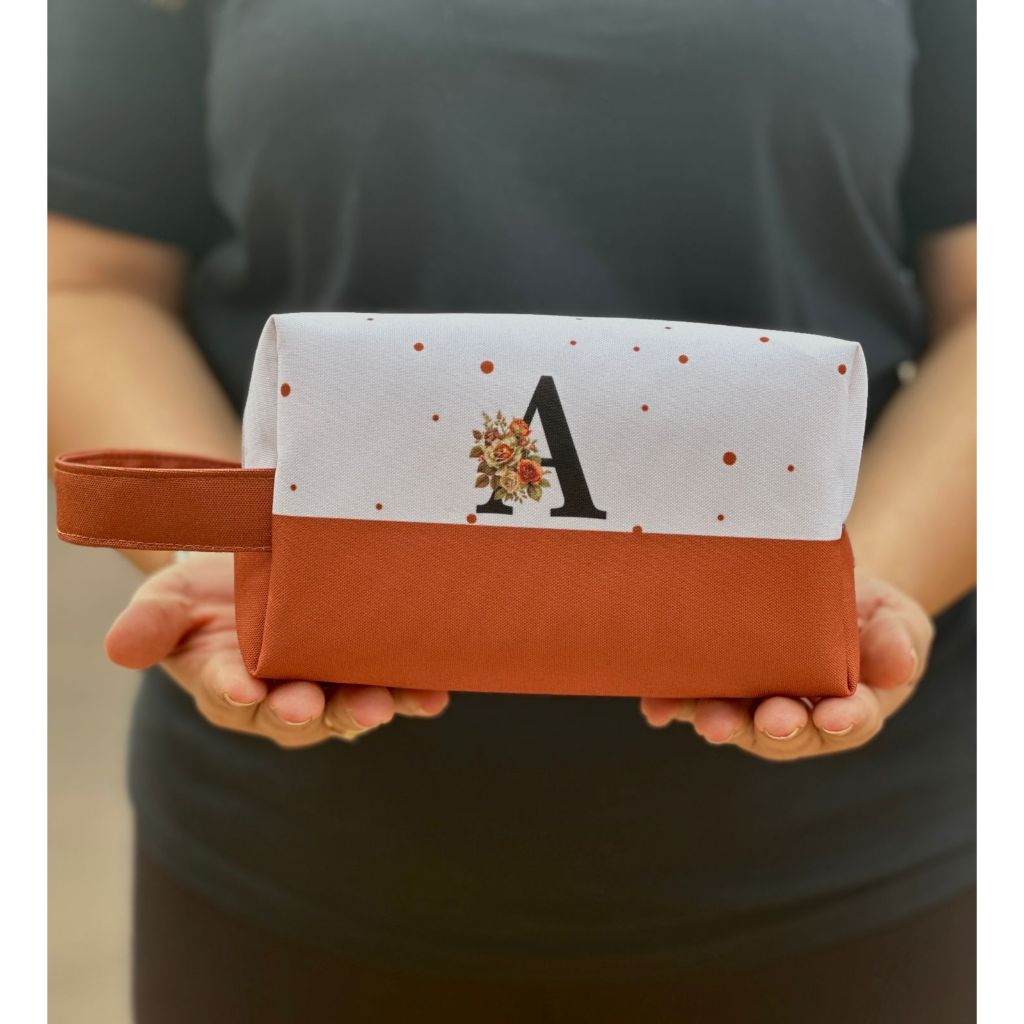 Necessaire Feminina Personalizada com Inicial Box com Alça Porta Maquiagem Bolsa Viagem
