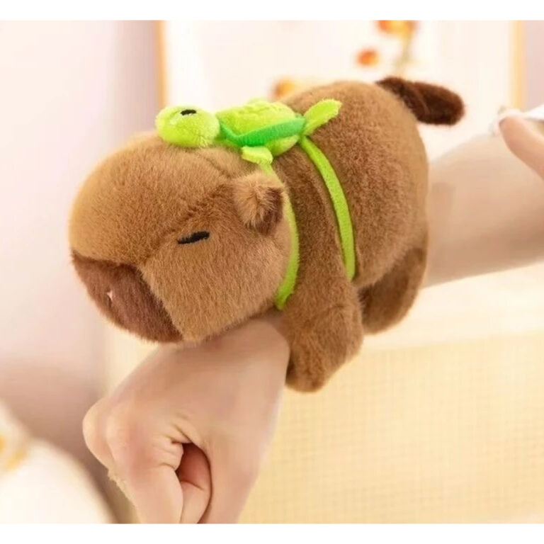 Pulseira de Pelúcia Capivara Fofa Brinquedos Bate