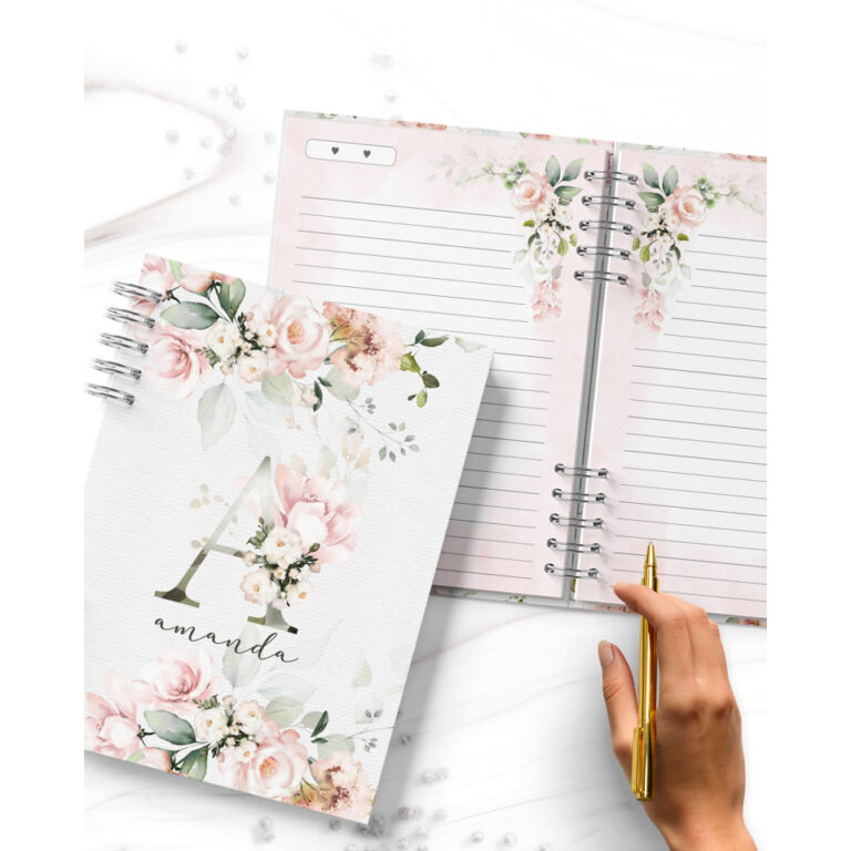 Caderno A5 Floral personalizado com inicial e nome