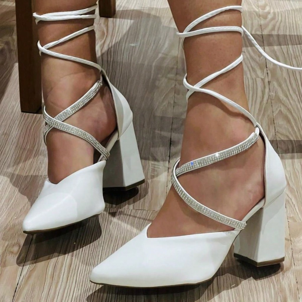 Sandália Scarpin luxo com amarração de bico 8 cm elegantes com brilho + Brinde puseira cravejada