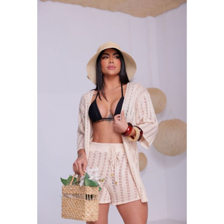conjunto tricô casaco e shorts de praia