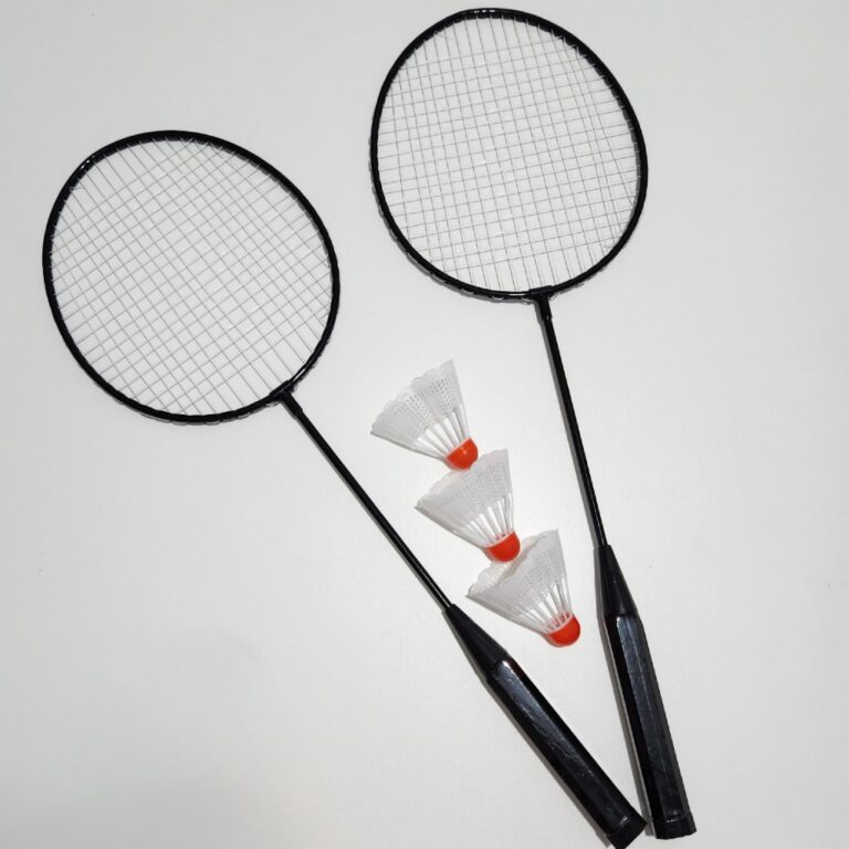 Kit Badminton Completo com 2 Raquetes e 3 Petecas 
