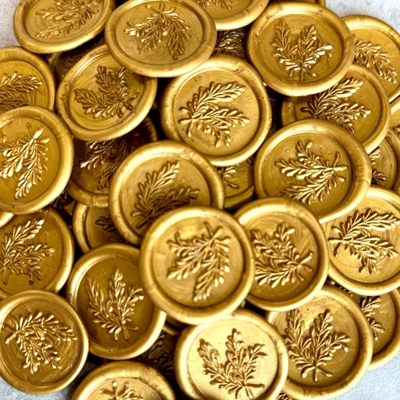Lacre de Cera Modelos Diversos Dourado Perolado para Convites e Lembrancinhas Com fita dupla face