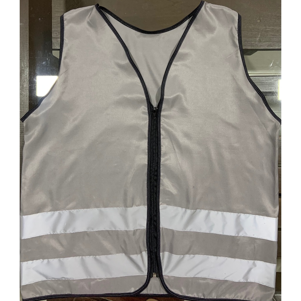 Colete Refletivo Cinza (diaristas Shopee, entregadores ou centros logísticos).
