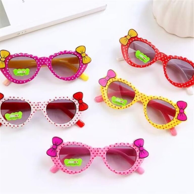Oculos de Sol infantil modelo bolinha com laço Ó