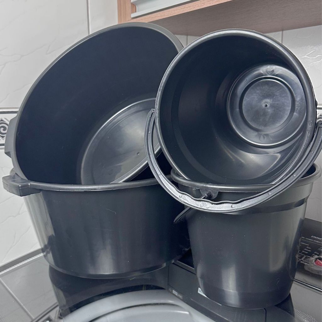 Combo Lavanderia: 2 Baldes de 5 Litros e 2 Bacias de 18 Litros – Tudo o que Você Precisa para Facili