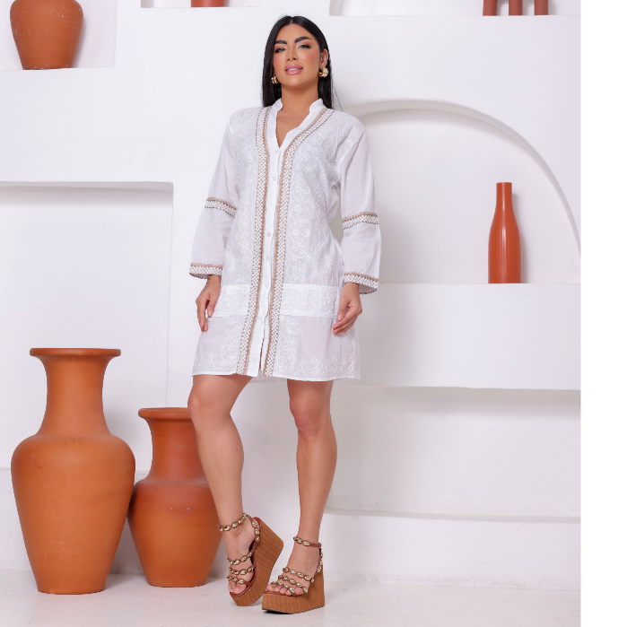 Túnica indiana branca detalhe bordado com amarra�