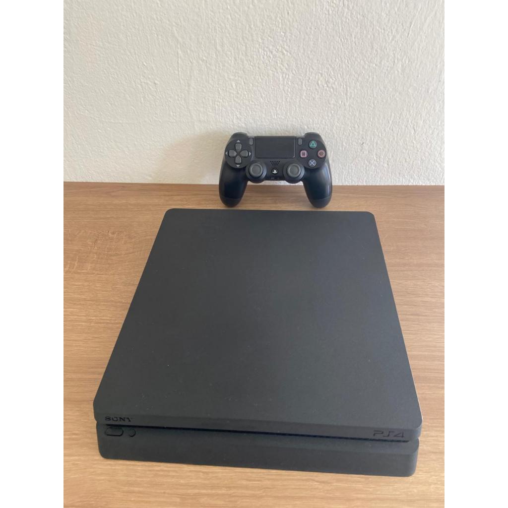 PlayStation 4 PS4 Slim 500 GB com 1 controle original + Jogo (console usado)