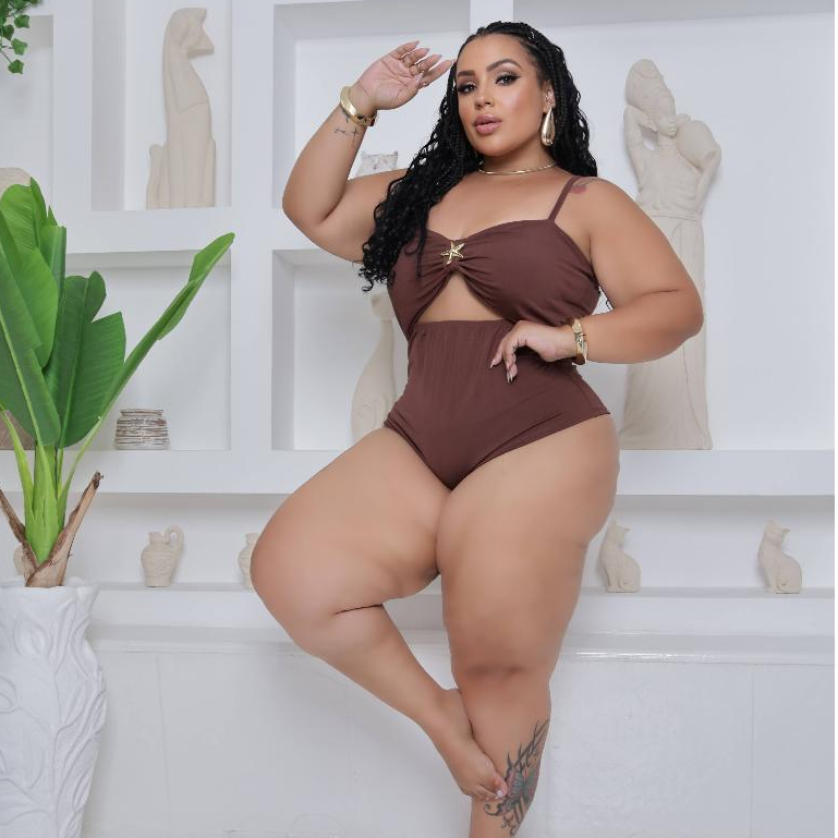 Maiô body com detalhe de estrela do mar plus size