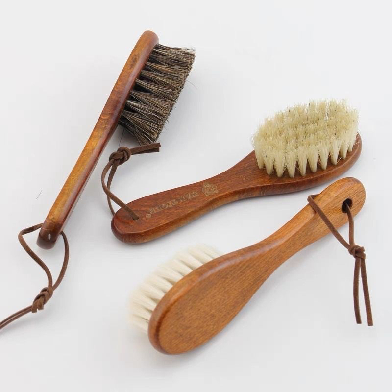 Escova de Barba Masculina Cerdas de Javali Cabo de Madeira Uso Profissional
