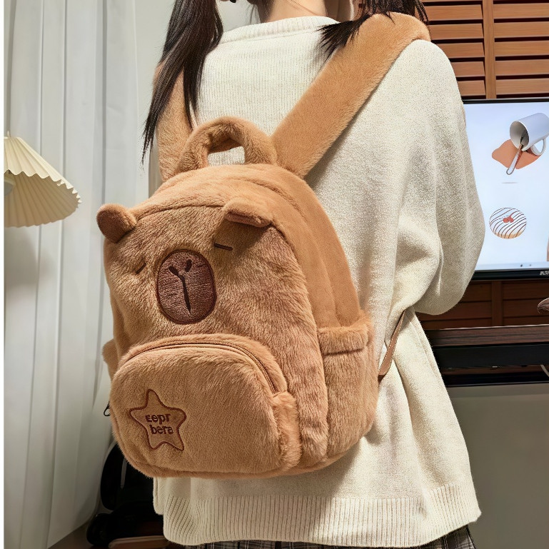 Mochila Infantil Feminina em Pelúcia Capivara Fof