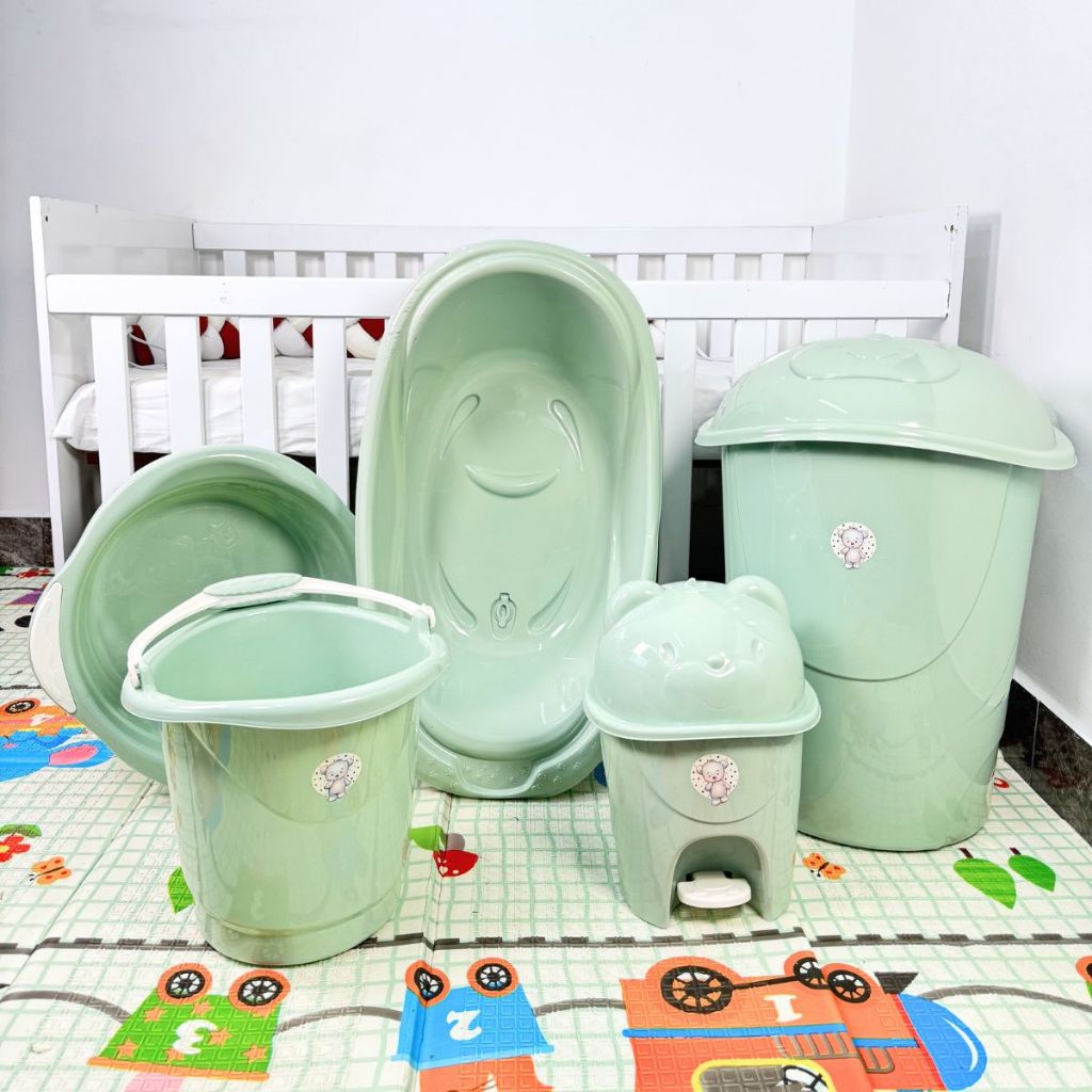 Kit Banho Bebê 5 Peças Completo com Banheira, Cesto Organizador, Lixeira, Balde e Bacia – Modelo Urs