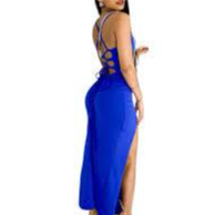 vestido longo canelado fenda na pernas e trancado 