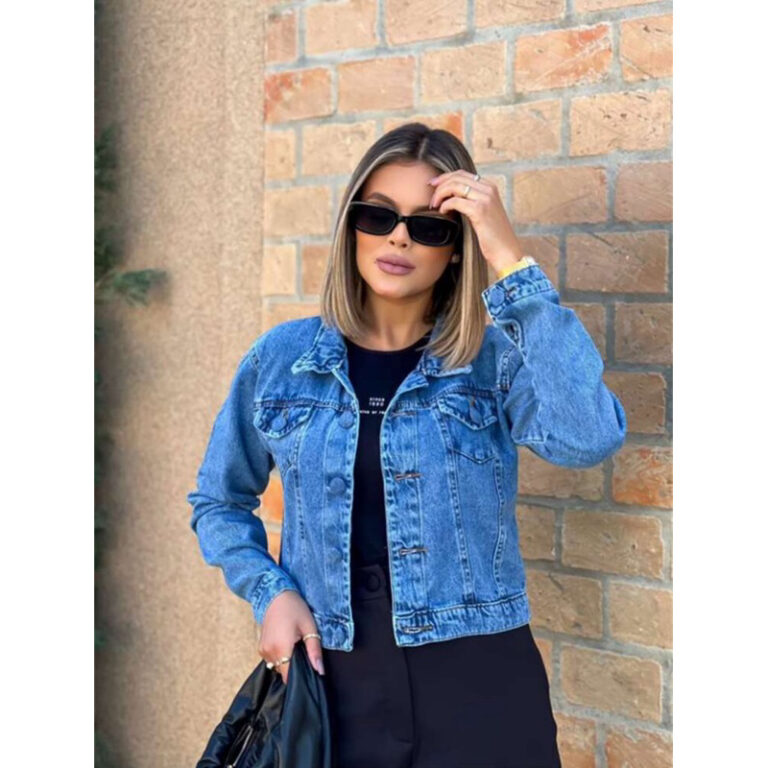 Jaqueta jeans destroyed botão forrado  jaqueta  j