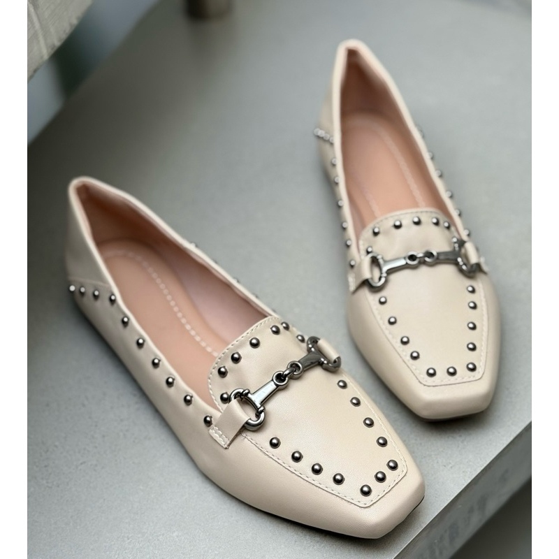 Sapato Mocassim feminino sapatilha, bico quadrado com aplicações, casual , confortavel com fivela.