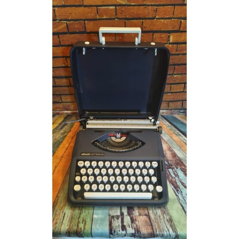 Máquina de Escrever Olivetti Lettera 82 Azul