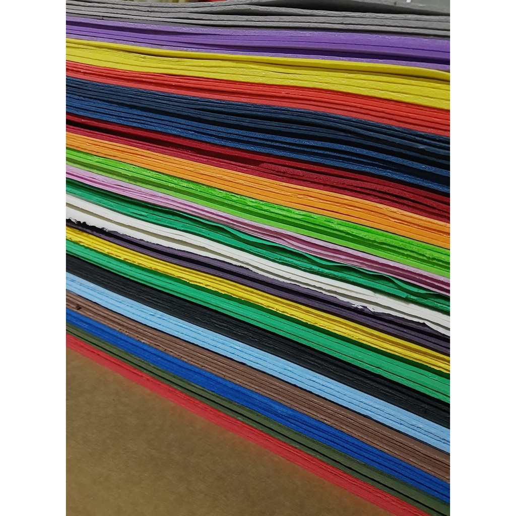 KIT EVA DE SEGUNDA LINHA ( 50 FOLHAS COM PEQUENOS DEFEITOS CORES SORTIDAS) NÃO É POSSÍVEL ESCOLHER A