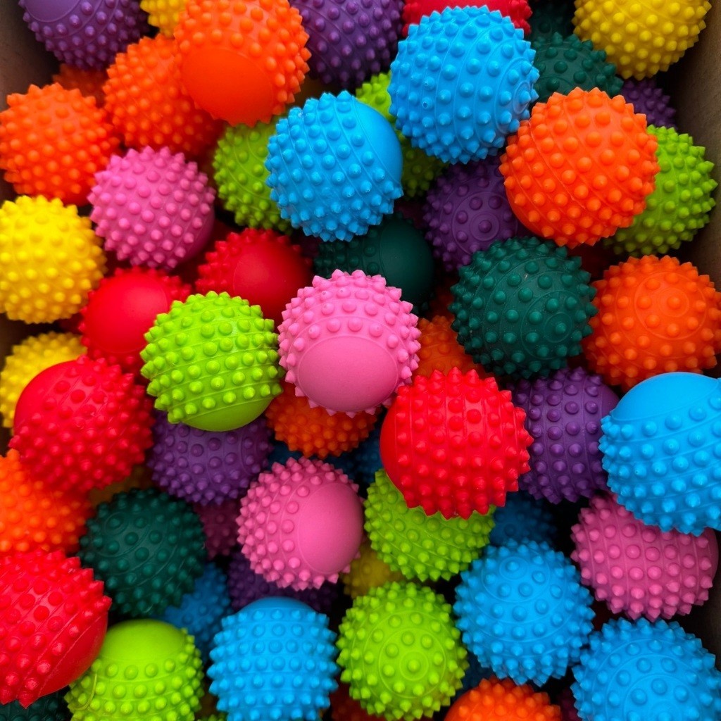 Kit 12 Bolinhas Anti Stress Com Cravos Para Cachorro Pet Fisioterapia