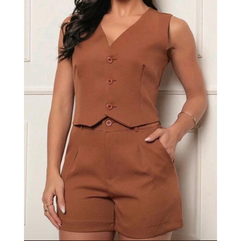 Conjunto Alfaiataria Feminino Estilo Moderno Colete e Short com Botões Moda Executiva e Casual