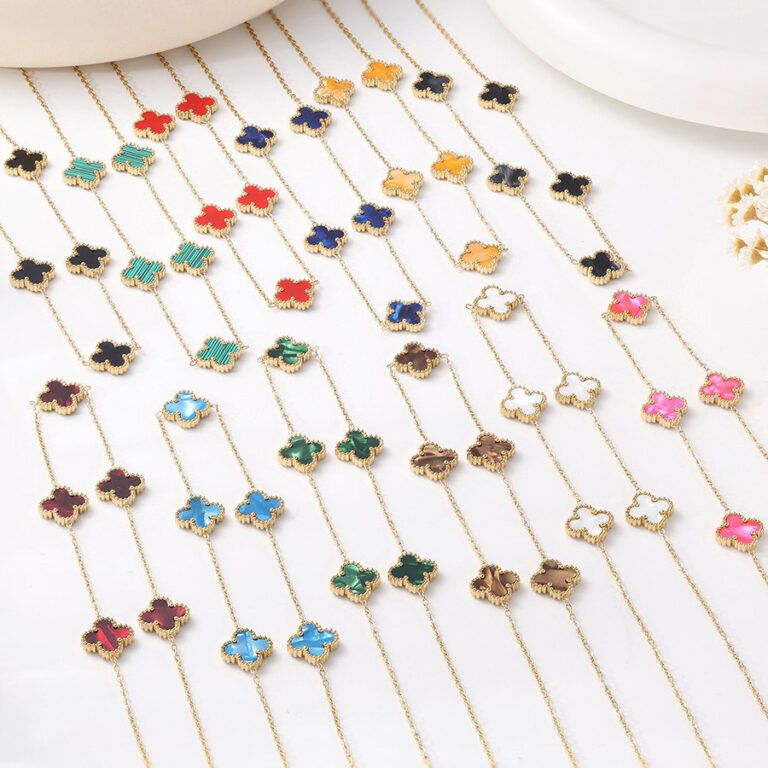 Colar Com 5 Trevo E   Em Aço Titânio Não Desbot