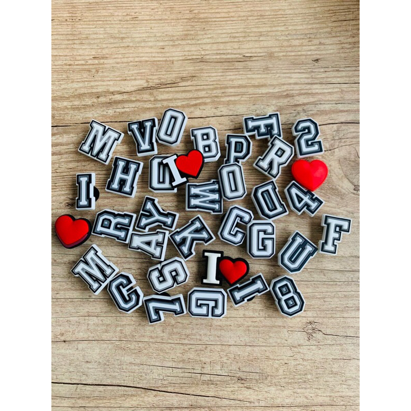 Aplique de Letras e Numeros com Adaptador para Calçado – Cor: Branca