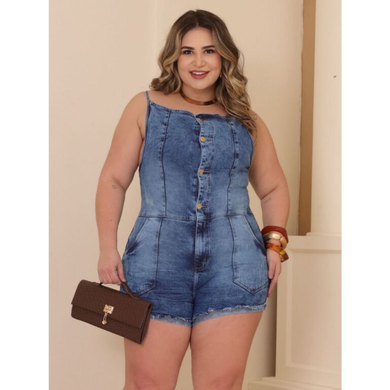 Macaquinho Jardineira Jeans Feminino Plus Size Com