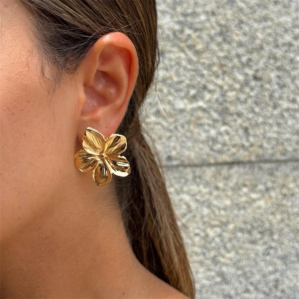 Brinco Flor Metal Banhado a Ouro 18k