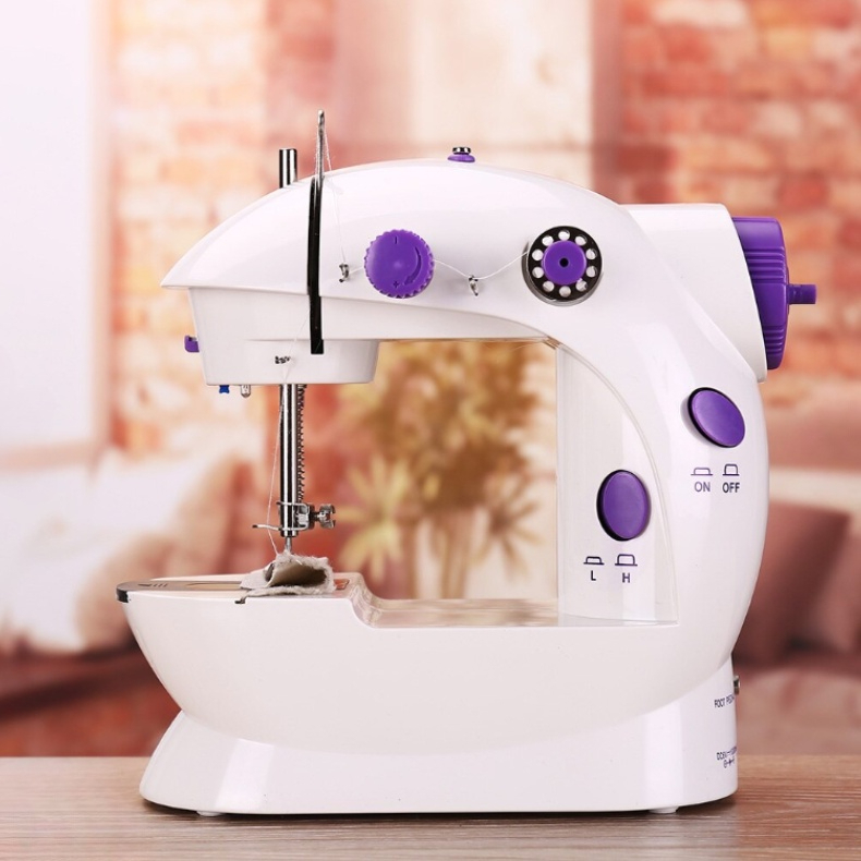 Mini Máquina de Costura Portátil com Pedal – Bivolt Automático 110V/220V, Ideal para Costureiras e R