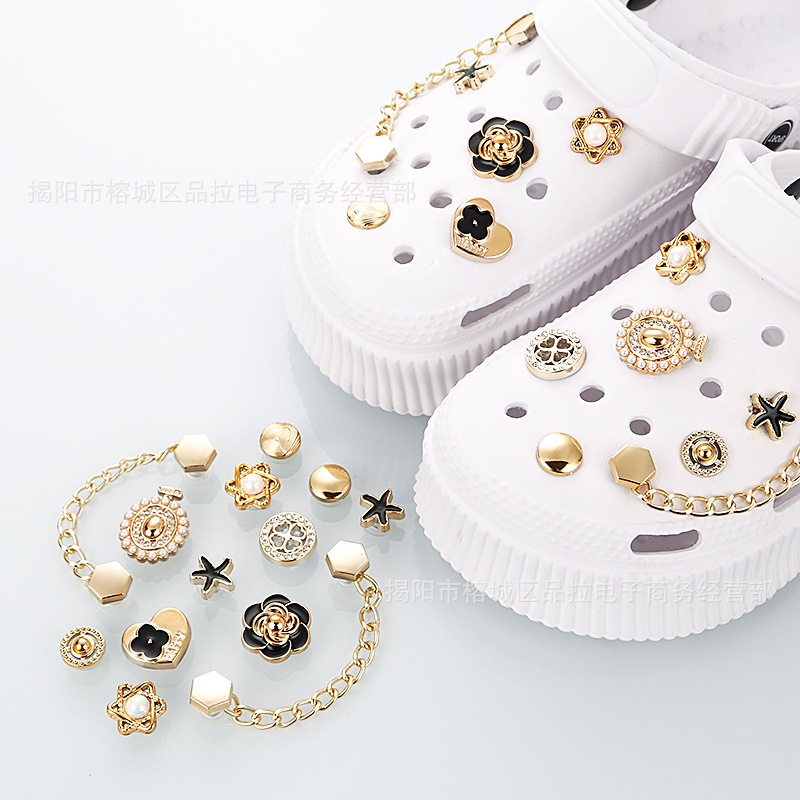 Kit 12pcs Charms para Sandálias Adulto e Feminino -urso fofo/cachorro/ Brilha Brilha Estrelinha