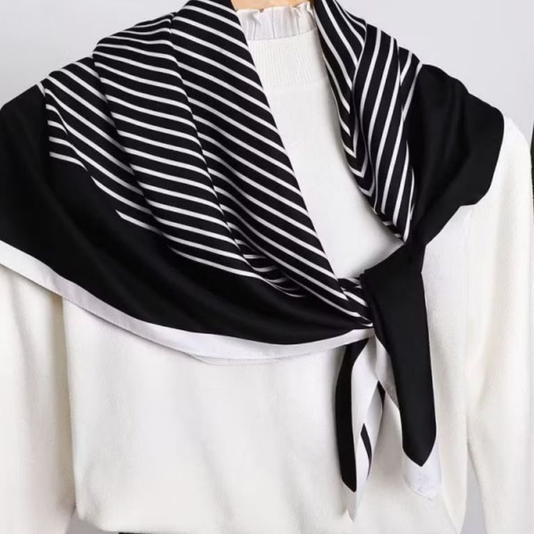 Lenço De Cetim Feminino 90×90 Estampado Tend