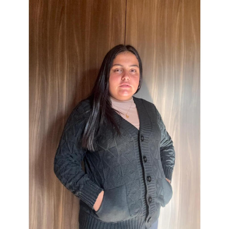 Casaco Tricot Feminino com Botões, Textura e Dive